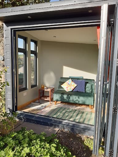 White Rose Garden Rooms — Customer photo